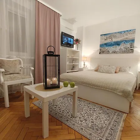 Apartment Apartments&rooms *